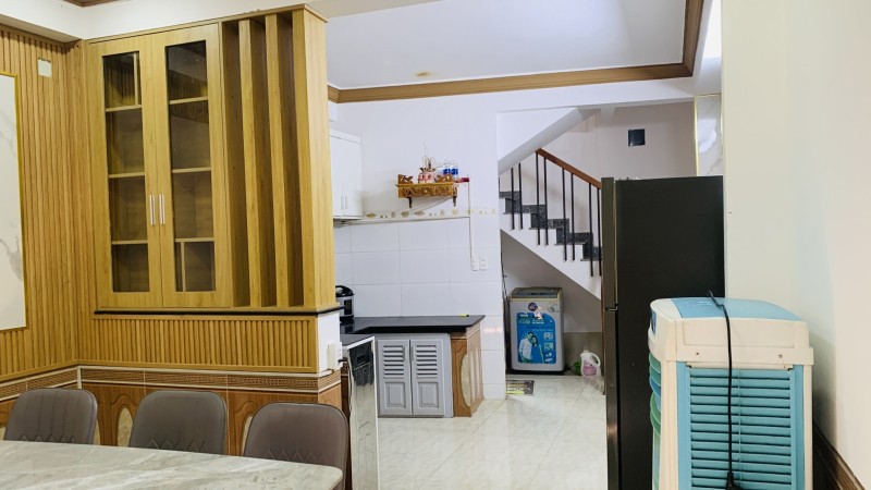 ► Nhà Kiệt Điện Biên Phủ, 76M2, Ngang 8M, 2 Tầng, 4Pn, 3Wc, P Bếp Riêng, Sân Rộng, 4.5X Tỷ