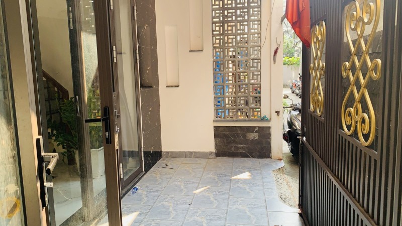 ► Nhà Kiệt Điện Biên Phủ, 76M2, Ngang 8M, 2 Tầng, 4Pn, 3Wc, P Bếp Riêng, Sân Rộng, 4.5X Tỷ