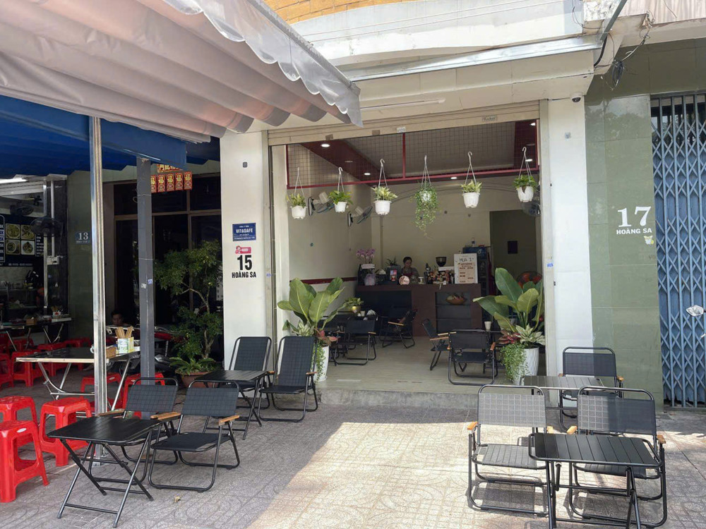 Quán Cafe Đẹp Lắm Giá Rẻ 98 Tr , Mt Có Vỉa Hè 10M Và Khu Văn Phòng Mát Rượi , Dt : 4M X 20M , Tel :