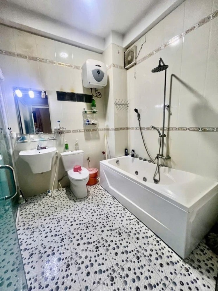Bán Nhà Đường Số 22, Phường Bình Trưng, Q2, Tp Hcm. Dt 132M2, 4 Tầng, 6Pn, Sổ Hồng, 7.5 Tỷ