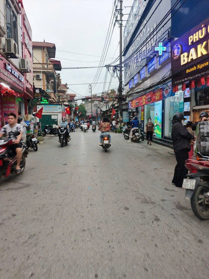11.8 Tỷ Mặt Phố Sáp Mai — 100M² Ngay Cổng Kcn Bắc Thăng Long, Hàng Không Nhiều