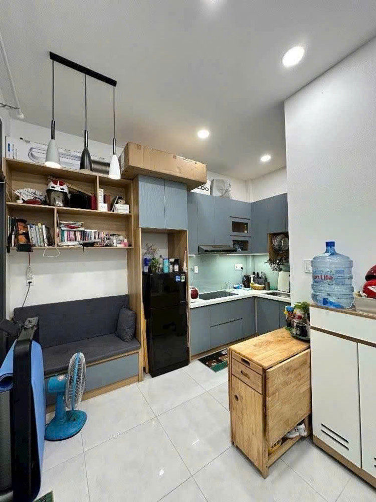 Bán Nhà Sát Mặt Tiền Trung Tâm Q4 Ngang 4 Dài 5 Đúc Bt Có 2Đ