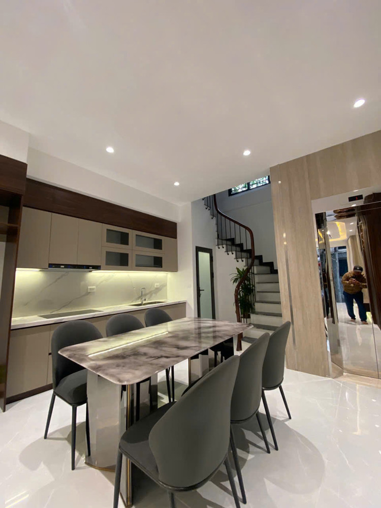 Huỳnh Tấn Phát – Thang Máy Fuji – Full Nội Thất Cao Cấp – Nhà Đẹp Ở Ngay