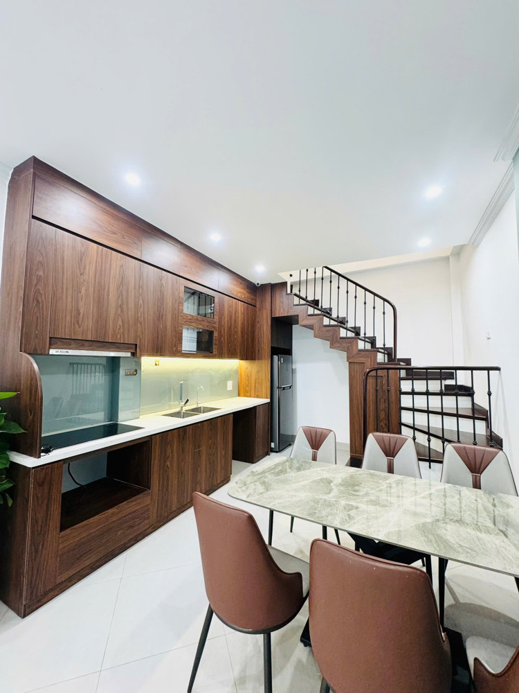 Siêu Phẩm Ngọc Thụy – Nhà Đẹp 6 Tầng – Gara Ô Tô – Full Nội Thất Cao Cấp