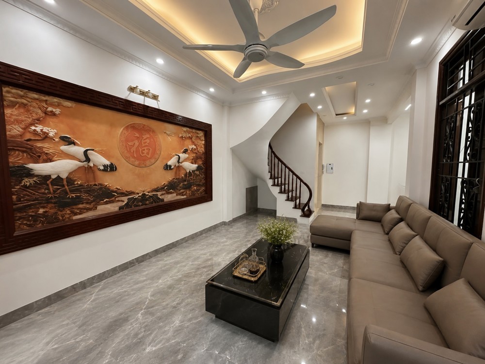 Nhà Phố Thạch Bàn – Cổ Linh 42M² X 5 Tầng Thang Máy Ô Tô Đỗ Cửa 14,X Tỷ