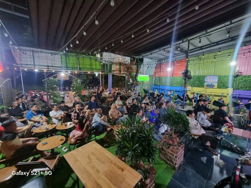 Sang Lại Quán Coffee Và Hồ Câu Tôm & Coffee Tại Bình Chánh