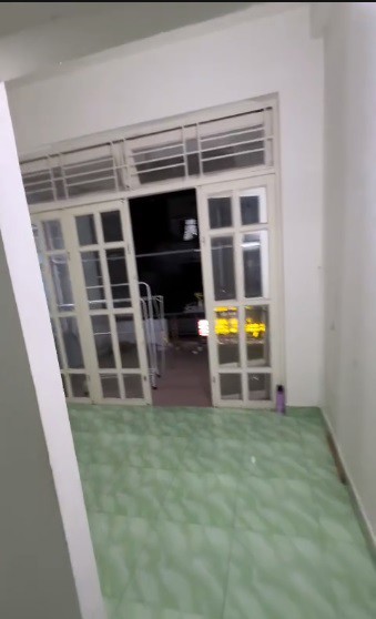 Cho Thuê Nhà 1 Trệt 1 Lửng 1 Lầu Sân Thượng 100M2 – Mặt Tiền Số 15 Ca Văn Thỉnh, P.11, Q.tân Bình