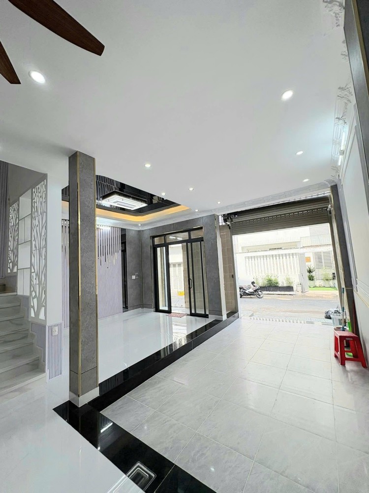 Anh Hiêp Bộ Đội Về Hưu Cần Bán Nhà Hẻm Xe Hơi Lê Văn Lương, 4 Tầng, 6.4X13.5m