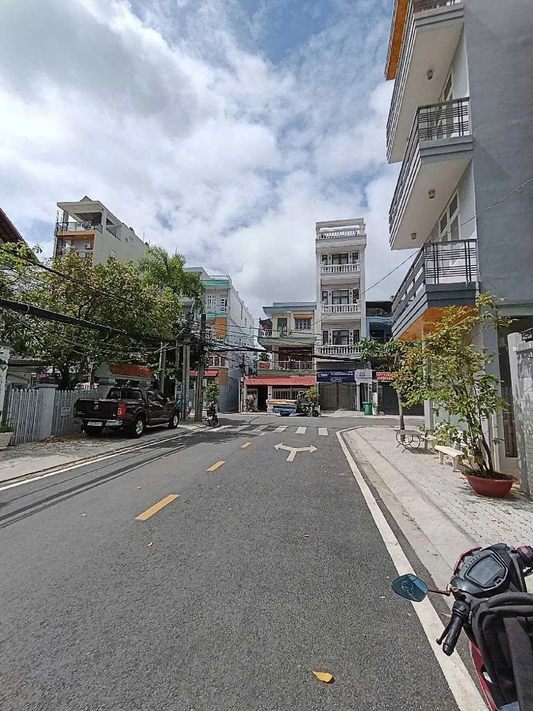 Quận 7, Bán Gấp.ngay Nhà Thi Đấu Đa Năng. 4X18m. Đường 12M. Chỉ 11 Tỷ 6