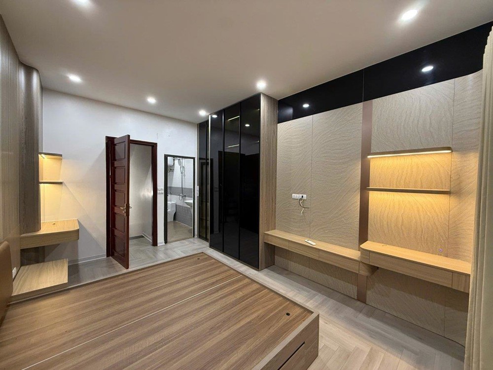 Trung Tâm Đông Đa - Phố Nguyễn Lương Bằng- 5 Tầng Full Nội Thất - Cách 0T0 60M