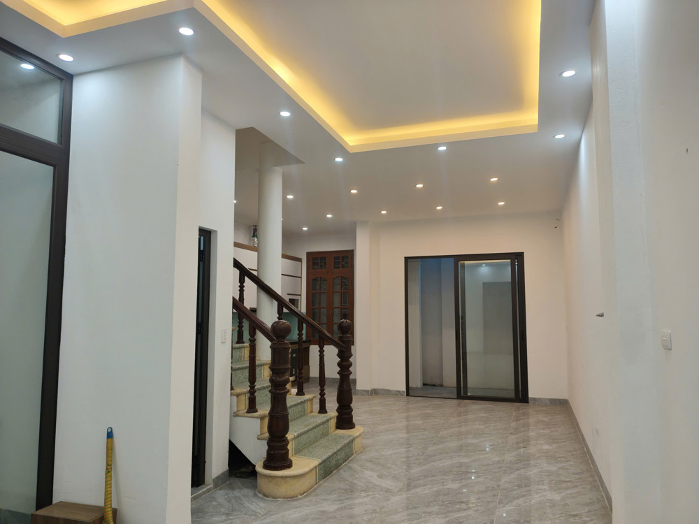 12.8 Tỷ: Mua 40M² Xây Mới Hay 77M² Đất Rộng Ở Phú Thượng?