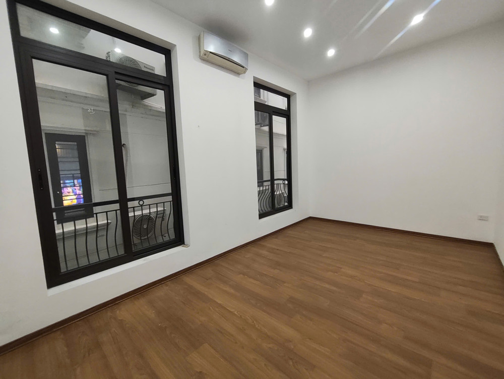12.8 Tỷ: Mua 40M² Xây Mới Hay 77M² Đất Rộng Ở Phú Thượng?