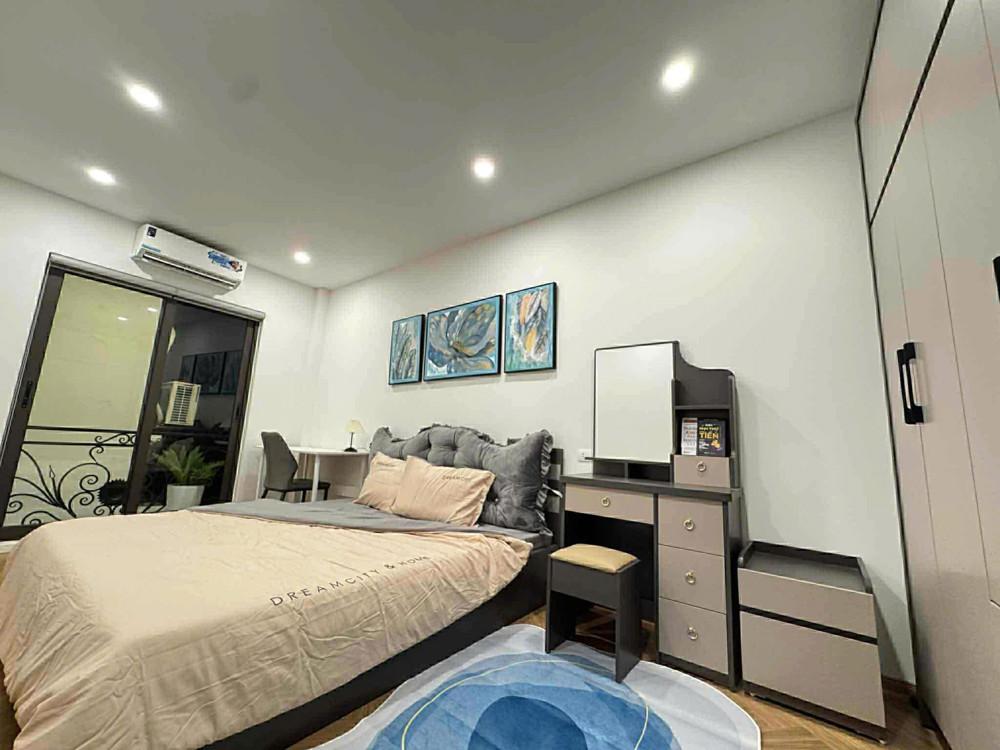 Nhà Đẹp Trung Tâm Thạch Bàn – Cổ Linh, 40M², Thang Máy Xịn, Giá Nhỉnh 11 Tỷ