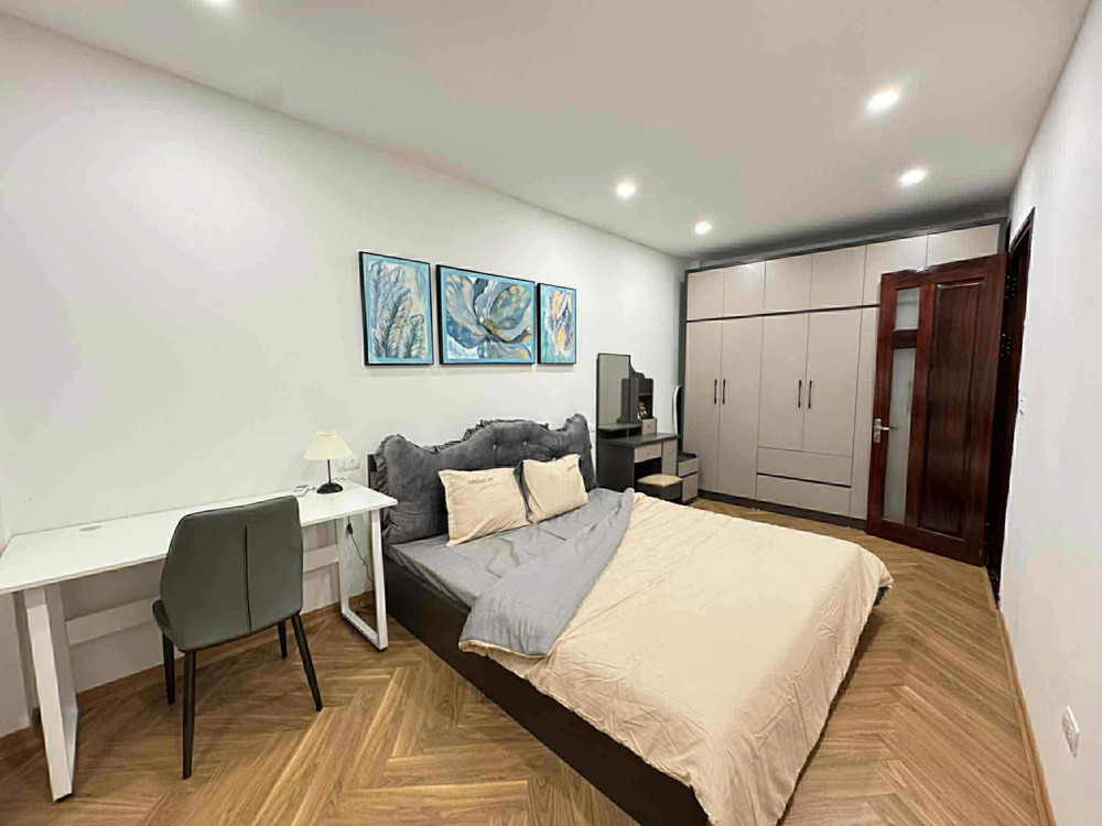 Nhà Đẹp Trung Tâm Thạch Bàn – Cổ Linh, 40M², Thang Máy Xịn, Giá Nhỉnh 11 Tỷ