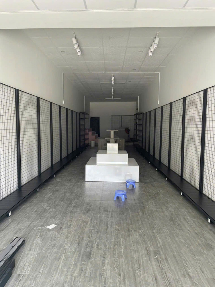 Sang Mb Đẹp Mới – Giá Rẻ Chỉ : 25 Tr , Full Hệ Thống Đèn, Cửa Kính , Sân Gỗ, Bảng Hiệu , Nhà Mới ,