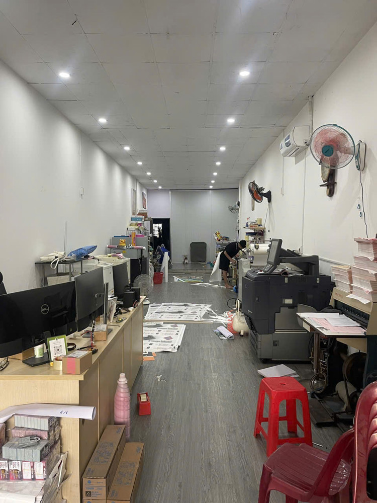 Sang Mb Đẹp Mới – Giá Rẻ Chỉ : 25 Tr , Full Hệ Thống Đèn, Cửa Kính , Sân Gỗ, Bảng Hiệu , Nhà Mới ,