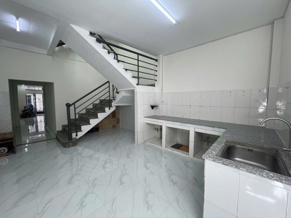 [L2324*] Nhà 3 Tầng Gò Vấp, Sát Chợ Xóm Mới – Giá Sốc!