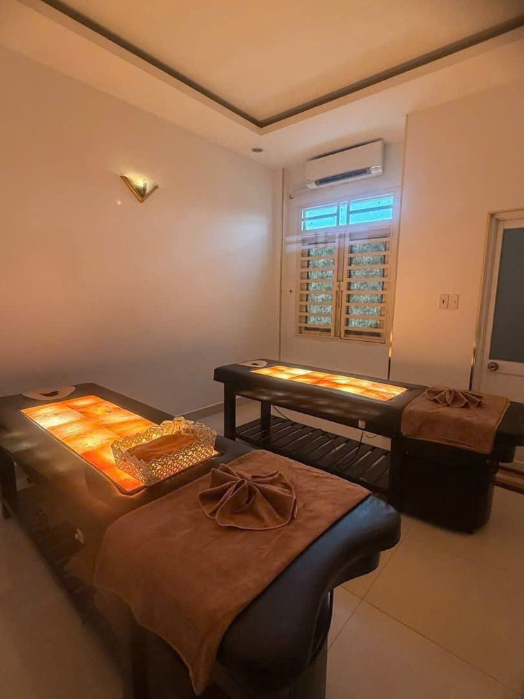 Bình Tân ! Sang Salon Tóc Nam Mới Đẹp , Mặt Tiền Đường Gần Khu Chợ Sầm Uất, Tel : 0907949333 (