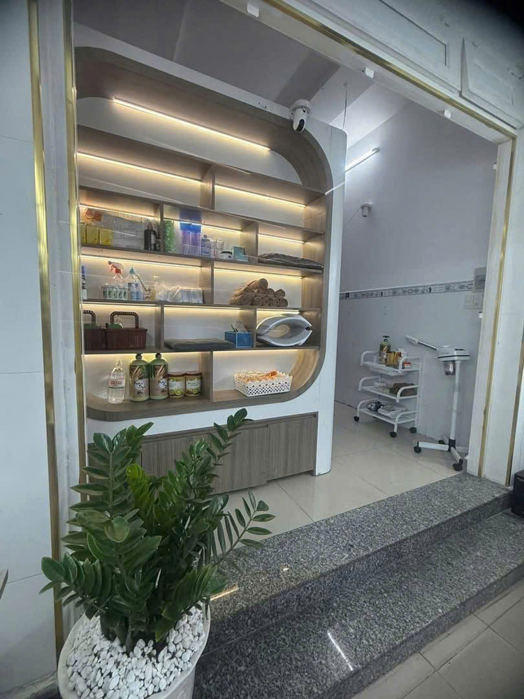 Bình Tân ! Sang Salon Tóc Nam Mới Đẹp , Mặt Tiền Đường Gần Khu Chợ Sầm Uất, Tel : 0907949333 (