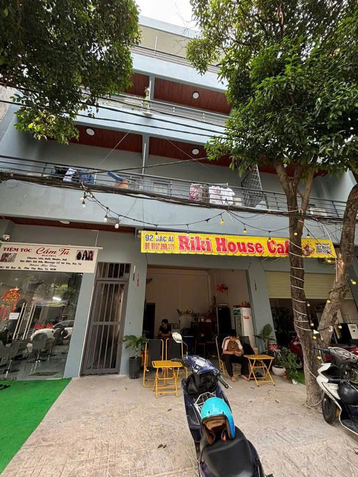 Sang Nhượng Quán Cafe Mặt Tiền Hẻm Bác Ái, Tân Phú