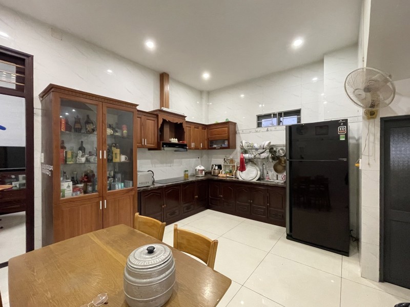 ► Mặt Tiền Lý Tự Trọng, Gần Đống Đa, 98M2, Ngang 5.1M, 3 Tầng Cứng, 15.X Tỷ