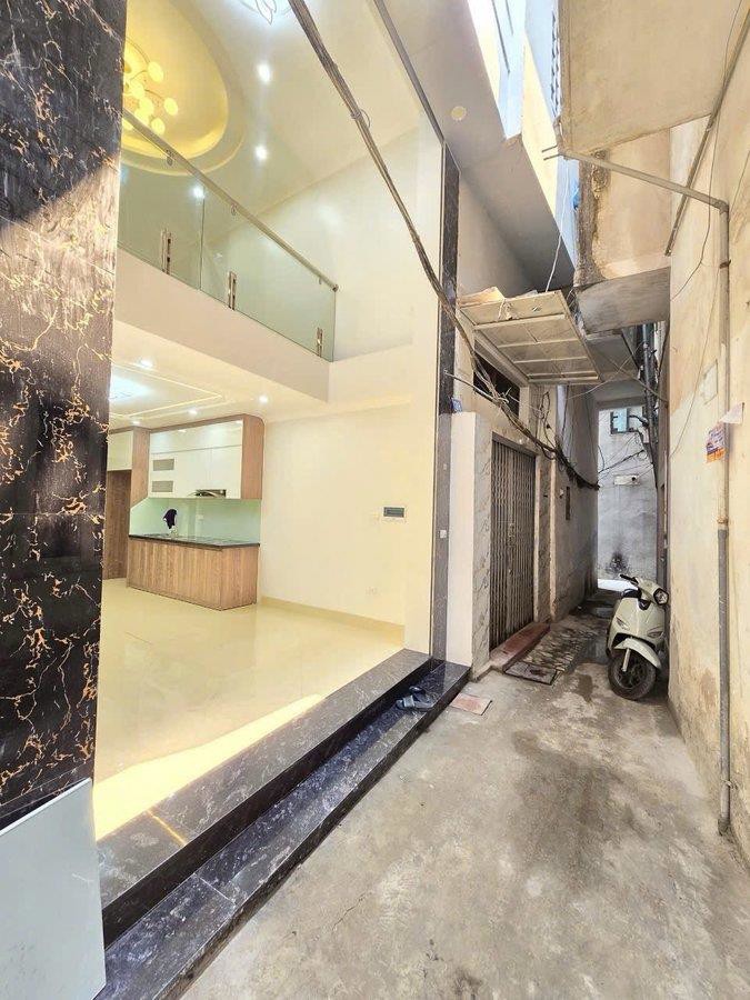 Nhỉnh 9 Tỷ Trung Tâm Đống Đa, Nhà Mới 6 Tầng Thang Máy, Thiết Kế Hiện Đại, Thang Máy Nhập, Chủ