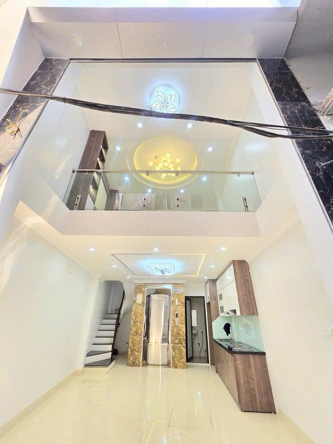 Nhỉnh 9 Tỷ Trung Tâm Đống Đa, Nhà Mới 6 Tầng Thang Máy, Thiết Kế Hiện Đại, Thang Máy Nhập, Chủ