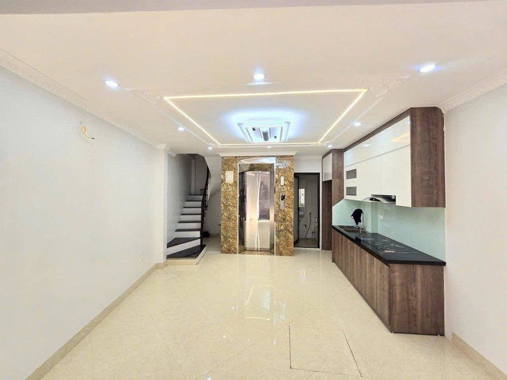 Nhỉnh 9 Tỷ Trung Tâm Đống Đa, Nhà Mới 6 Tầng Thang Máy, Thiết Kế Hiện Đại, Thang Máy Nhập, Chủ