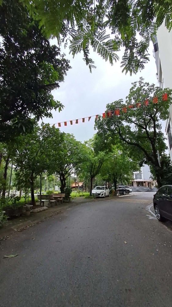 Bán Đất Việt Hưng 50M2- Mặt Hồ- Ô Tô Tránh- Hơn 10 Tỷ