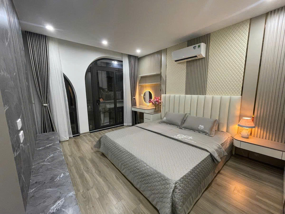 Bán Nhà Thạch Bàn 40M 6 Tầng Thang Máy Gara Ô Tô Nhỉnh 11 Tỷ