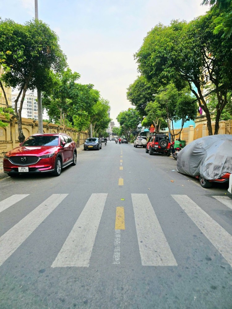 Bán Nhà Mặt Phố Đường Số 5, Phước Bình, Q9, Thủ Đức, Tp Hcm. Dt 102M2, Cấp 4. Giá 9.4 Tỷ