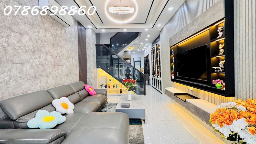 Bán Nhà Quận 7 – Hẻm Xe Hơi 4 Chỗ