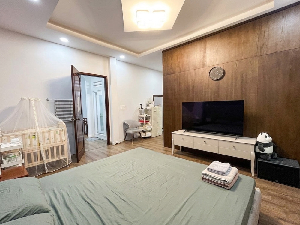 T2358* Cần Mua Nhà Sát Đại Học Công Nghiệp 4?