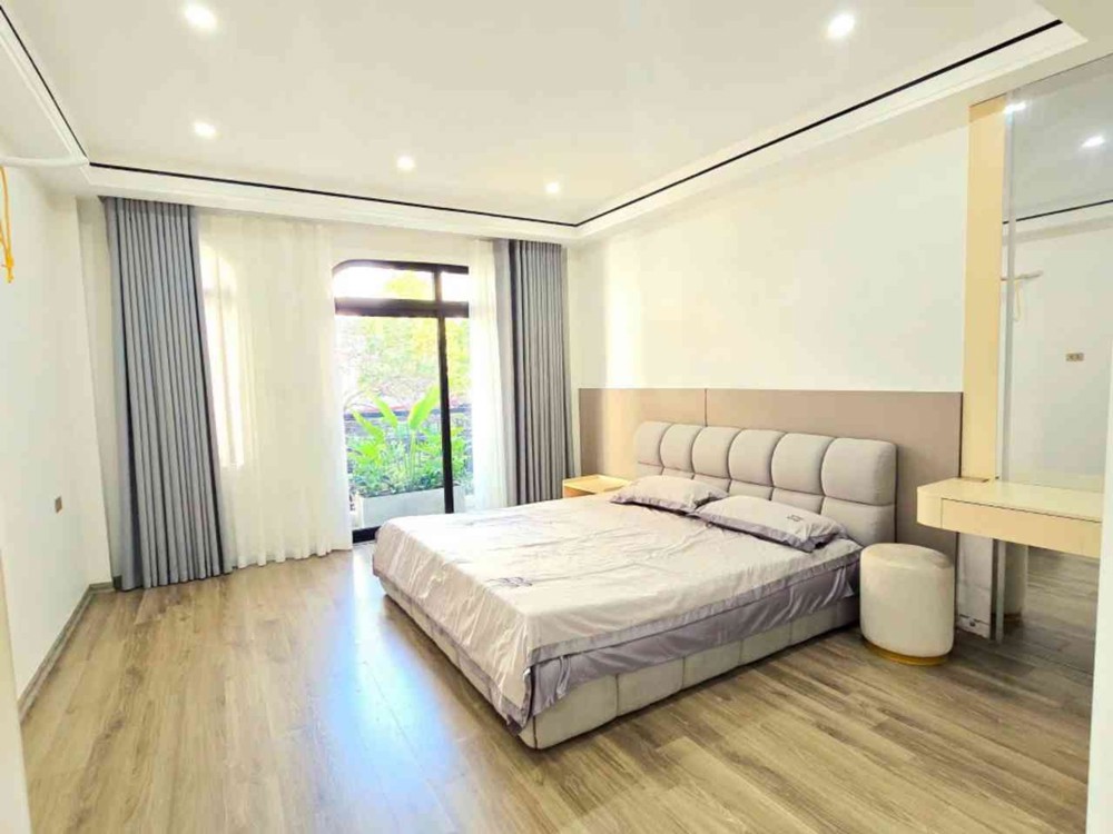 Bán Nhà Thạch Bàn 45M2- 6 Tầng Thang Máy- Gara Ô Tô- Nội Thất- 11.X Tỷ