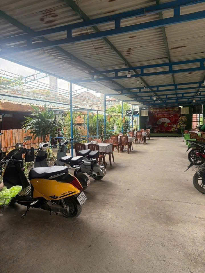 Sang Nhượng Quán Ăn Sân Vườn – Phòng Vip Karaoke, Dt : 1400 M2, View Kênh Dài 100M, Thuê Rẻ 12 Tr /