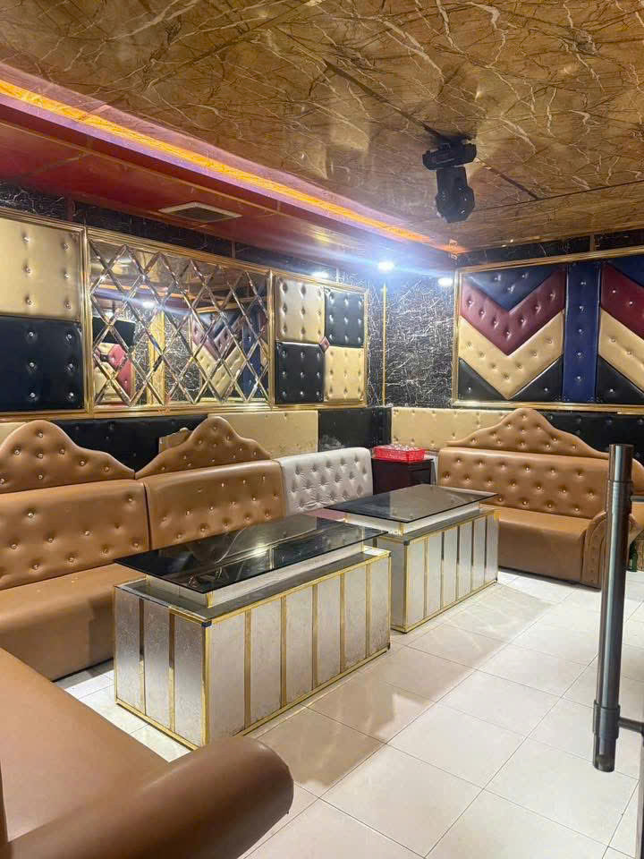 Sang Nhượng Quán Ăn Sân Vườn – Phòng Vip Karaoke, Dt : 1400 M2, View Kênh Dài 100M, Thuê Rẻ 12 Tr /