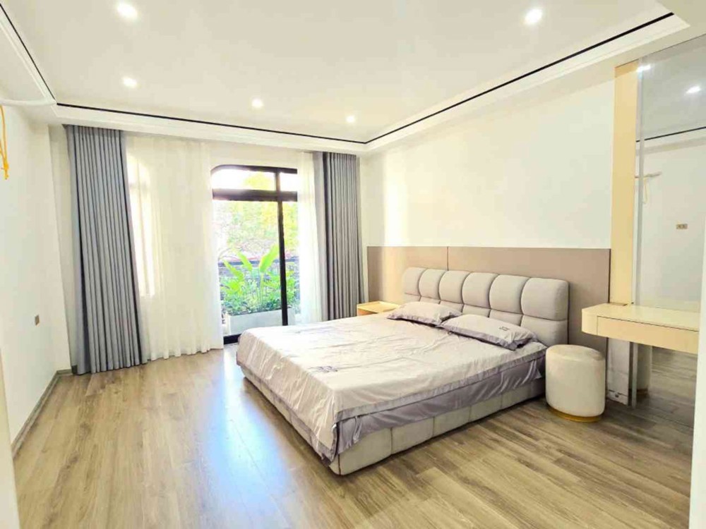 Bán Nhà Nguyễn Văn Linh – Long Biên - Hàng Đẹp Hiếm – Thang Máy – Gara Ô Tô – Ở Ngay Đẳng Cấp