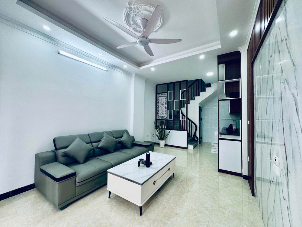 Bán Nhà Thạch Bàn 5 Tầng, Ô Tô Đỗ Cửa, Tài Chính Hơn 6 Tỷ