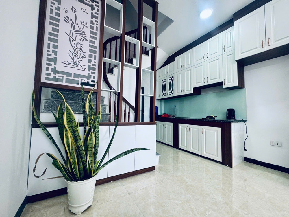 Bán Nhà Thạch Bàn 5 Tầng, Ô Tô Đỗ Cửa, Tài Chính Hơn 6 Tỷ