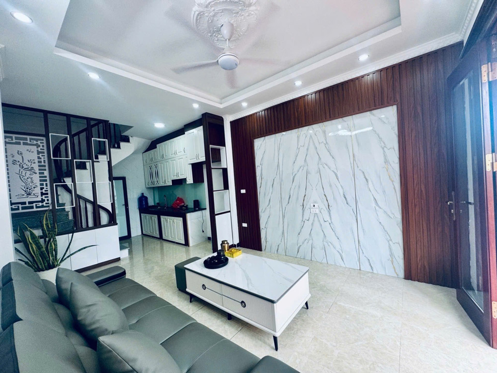 Bán Nhà Thạch Bàn 5 Tầng, Ô Tô Đỗ Cửa, Tài Chính Hơn 6 Tỷ