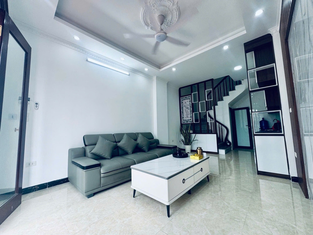 Bán Nhà Thạch Bàn 5 Tầng, Ô Tô Đỗ Cửa, Tài Chính Hơn 6 Tỷ