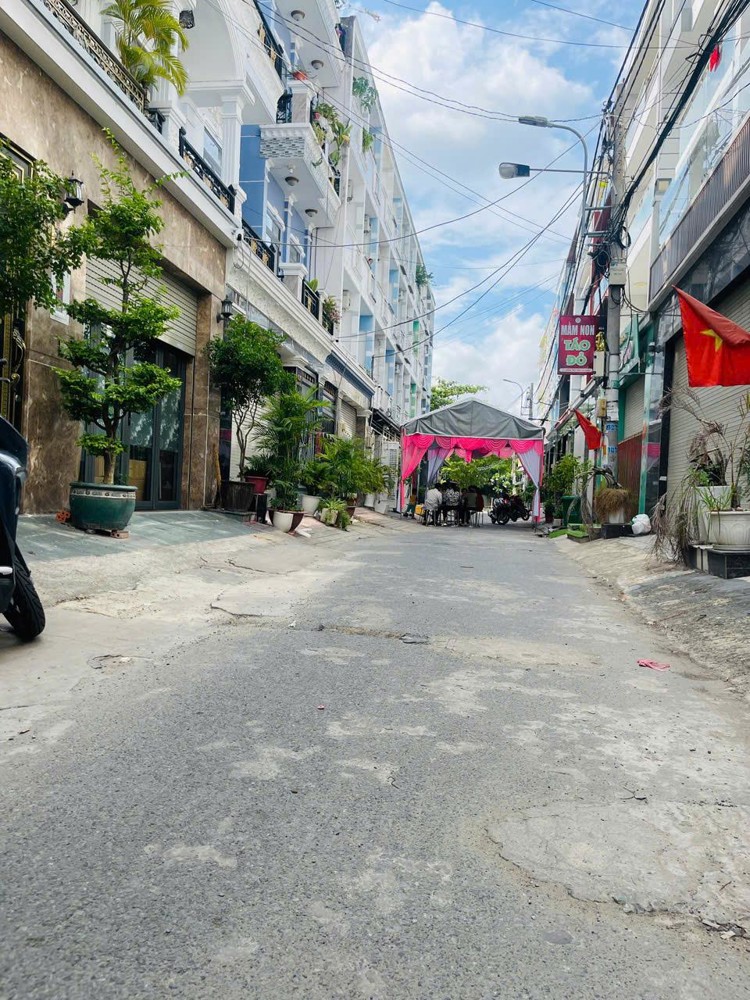 Nhà Hẻm Xe Hơi Đào Tông Nguyên, 6X13.5m, Tặng Nội Thất, Chỉ Hơn 8 Tỷ