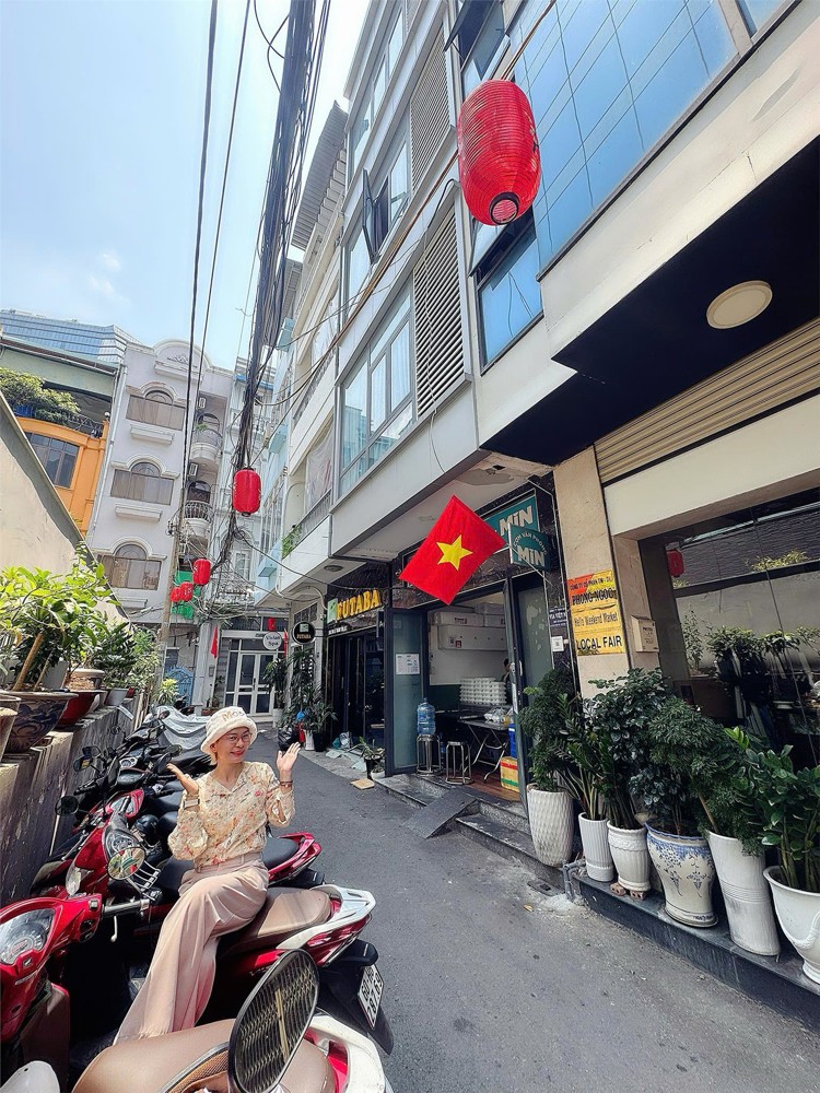 Bán Nhà Mặt Tiền Hxh 15B Đường Lê Thánh Tôn, Quận 1 - Giang Giang: 093.86.76.685