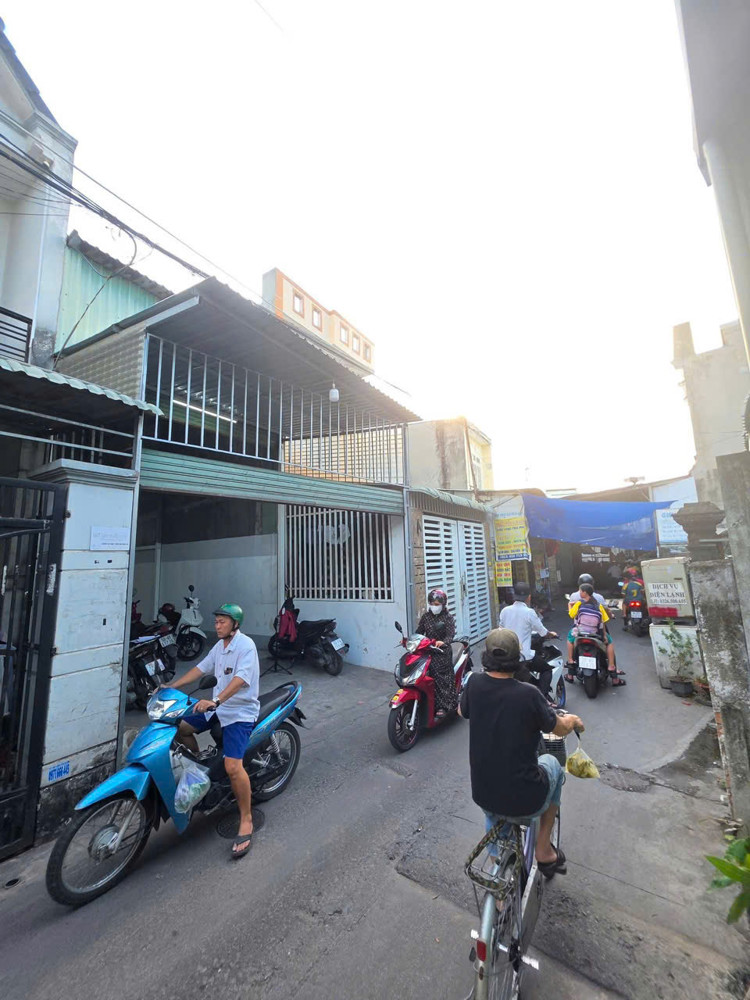 Nhà Mặt Tiền Gần Vòng Xoay An Phú - Vị Trí Vàng Kinh Doanh - Giá Chỉ 2,95 Tỷ - Khu Vực Sầm Uất