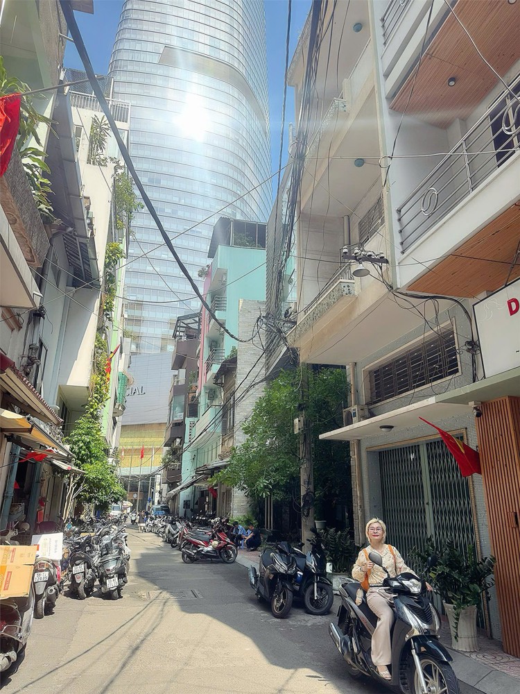 Hiếm Bán Nhà Mặt Tiền 3 Đường Kim Cương Hàm Nghi & Hải Triều & Nguyễn Huệ - View Tòa Nhà Bitexco