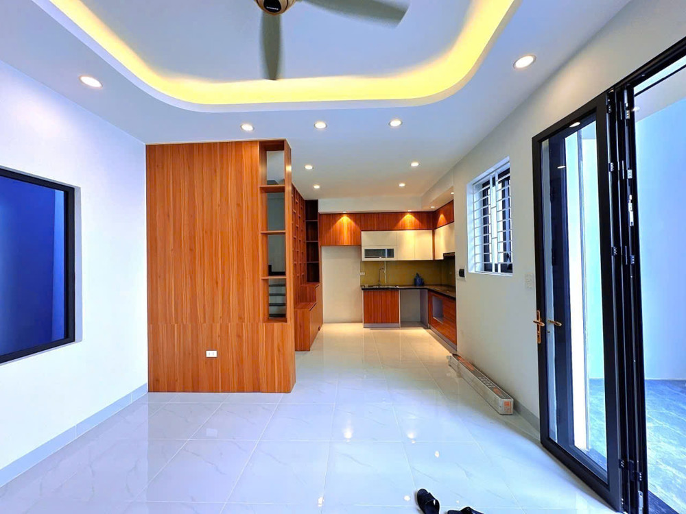 Bán Nhà Phân Lô Hoàng Cầu Đống Đa - 50M 4 Tầng Ngõ Thông Ô Tô Tránh - Kinh Doanh - 22 Tỷ Lh