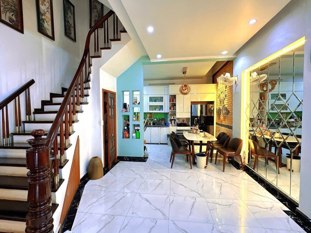 Bán Nhà Phân Lô Hoàng Cầu Đống Đa - 50M 4 Tầng Ngõ Thông Ô Tô Tránh - Kinh Doanh - 22 Tỷ Lh