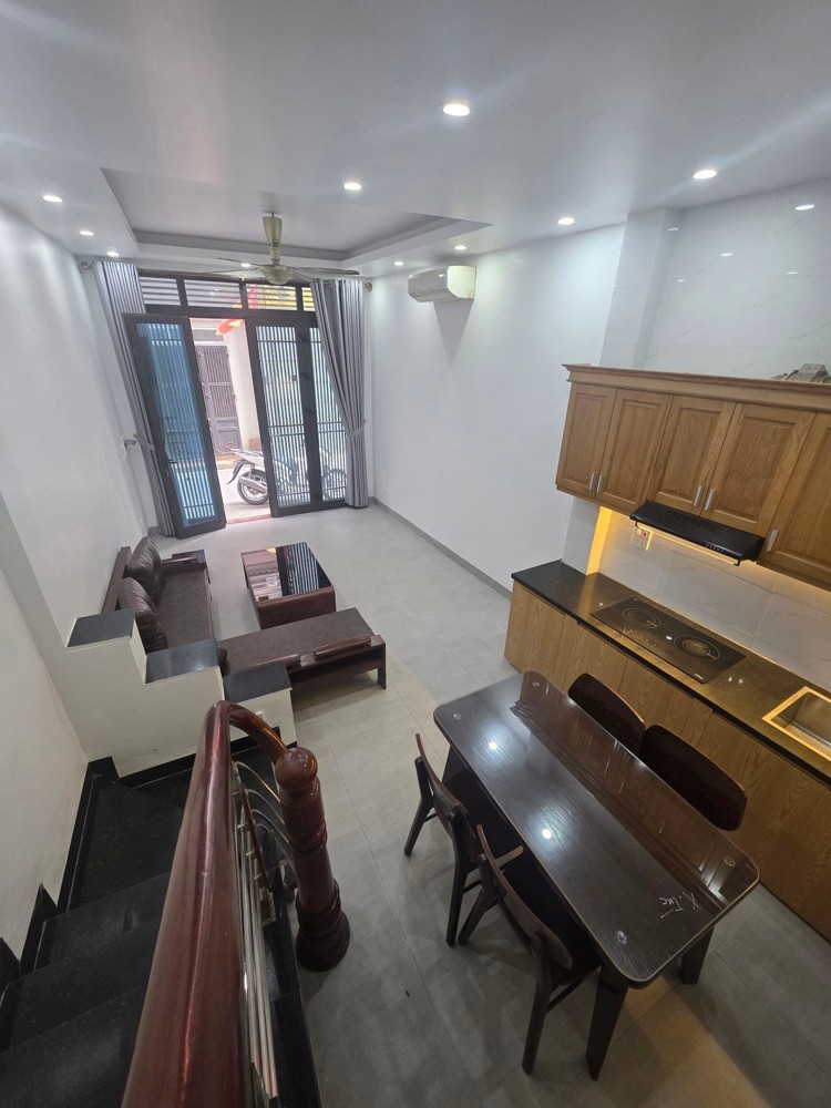 Bán Nhà - Đức Giang - Việt Hưng - Nhà 5 Tầng Dân Xây Chắc Chắn - Mặt Ngõ Ô Tô Thông - Kinh Doanh
