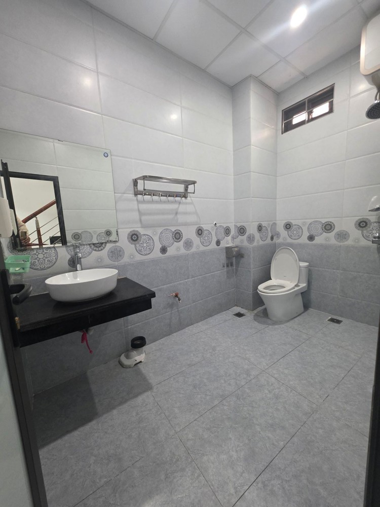 Bán Nhà - Đức Giang - Việt Hưng - Nhà 5 Tầng Dân Xây Chắc Chắn - Mặt Ngõ Ô Tô Thông - Kinh Doanh