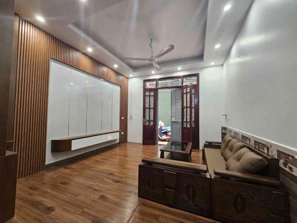 36 M2 Nhà Đẹp Thạch Bàn – Full Nội Thất – Ô Tô Đỗ Cửa